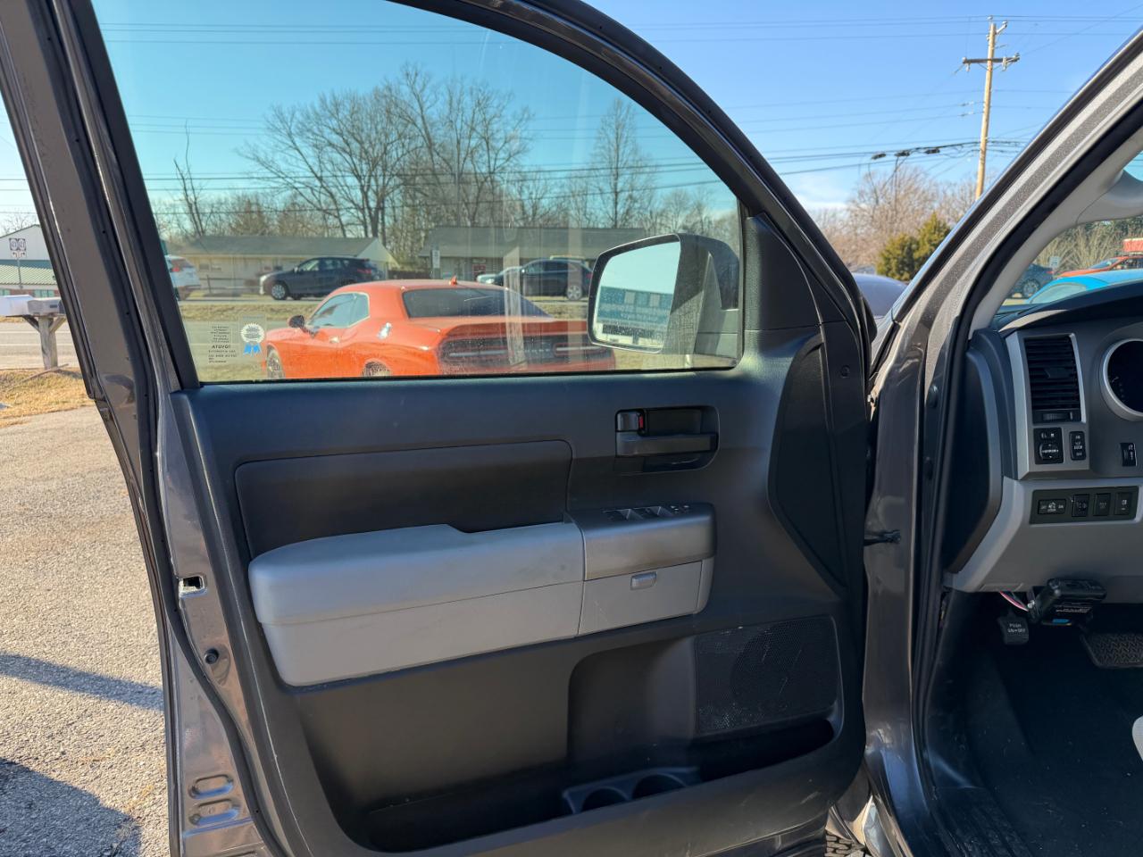 Toyota Tundra 4WD Truck Double Cab 5.7L FFV V8 6-Spd AT (Natl) 2013