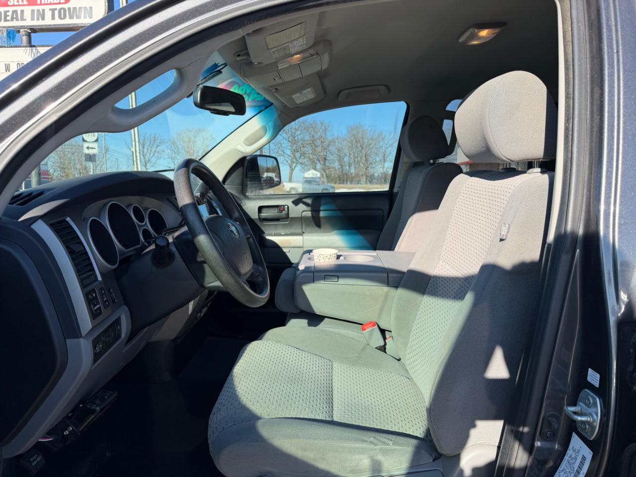 Toyota Tundra 4WD Truck Double Cab 5.7L FFV V8 6-Spd AT (Natl) 2013