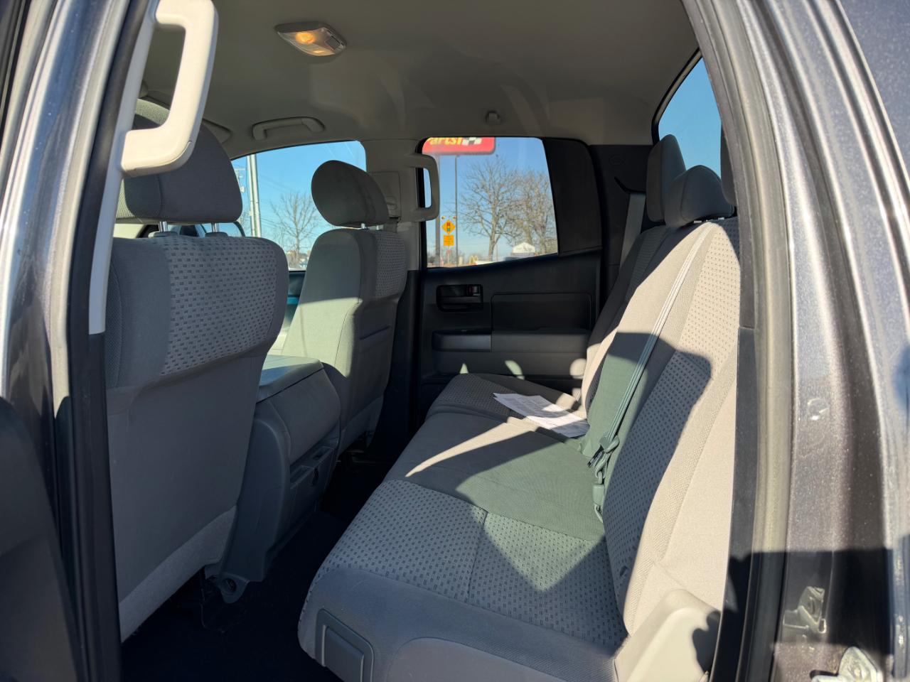 Toyota Tundra 4WD Truck Double Cab 5.7L FFV V8 6-Spd AT (Natl) 2013