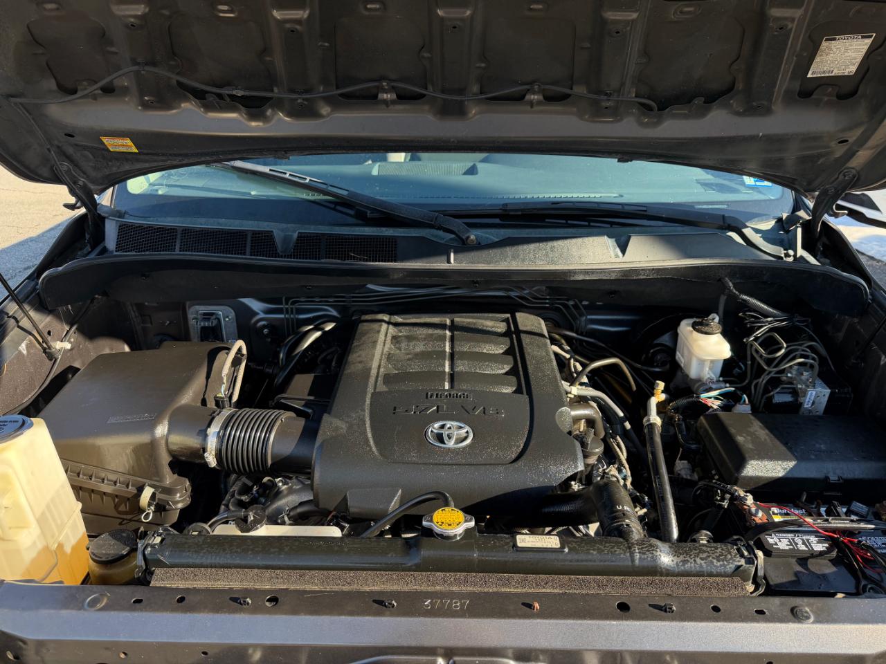 Toyota Tundra 4WD Truck Double Cab 5.7L FFV V8 6-Spd AT (Natl) 2013