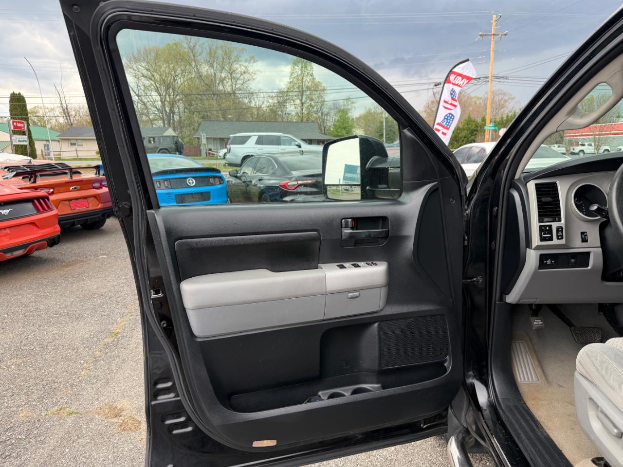 Toyota Tundra 2WD Double 145.7" 5.7L V8 SR5 (Natl 2007