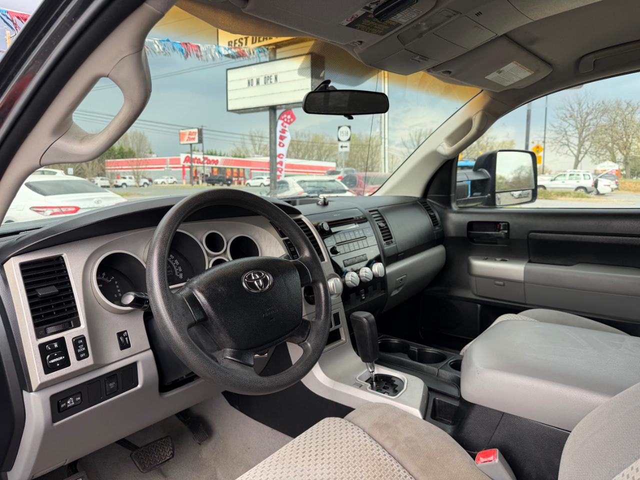 Toyota Tundra 2WD Double 145.7" 5.7L V8 SR5 (Natl 2007