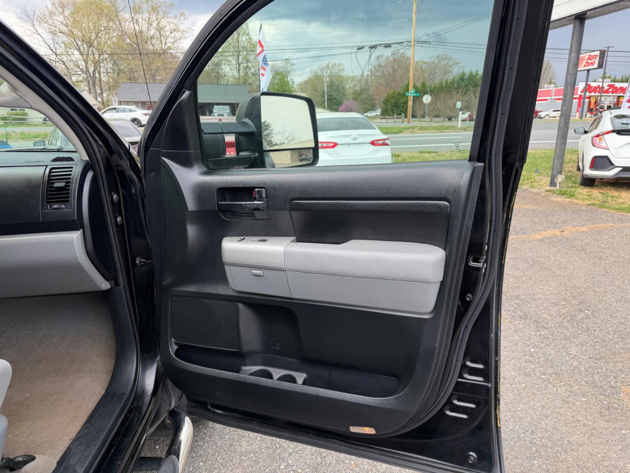 Toyota Tundra 2WD Double 145.7" 5.7L V8 SR5 (Natl 2007