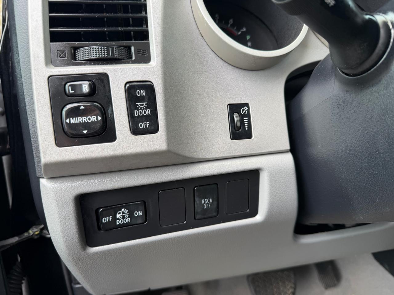 Toyota Tundra 2WD Double 145.7" 5.7L V8 SR5 (Natl 2007