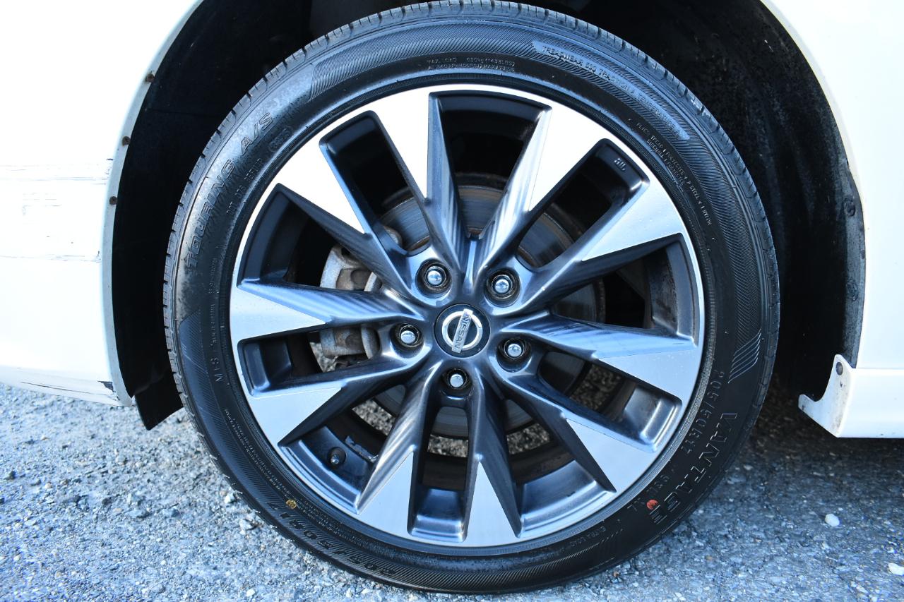 Nissan Sentra 4dr Sdn I4 CVT SR 2016