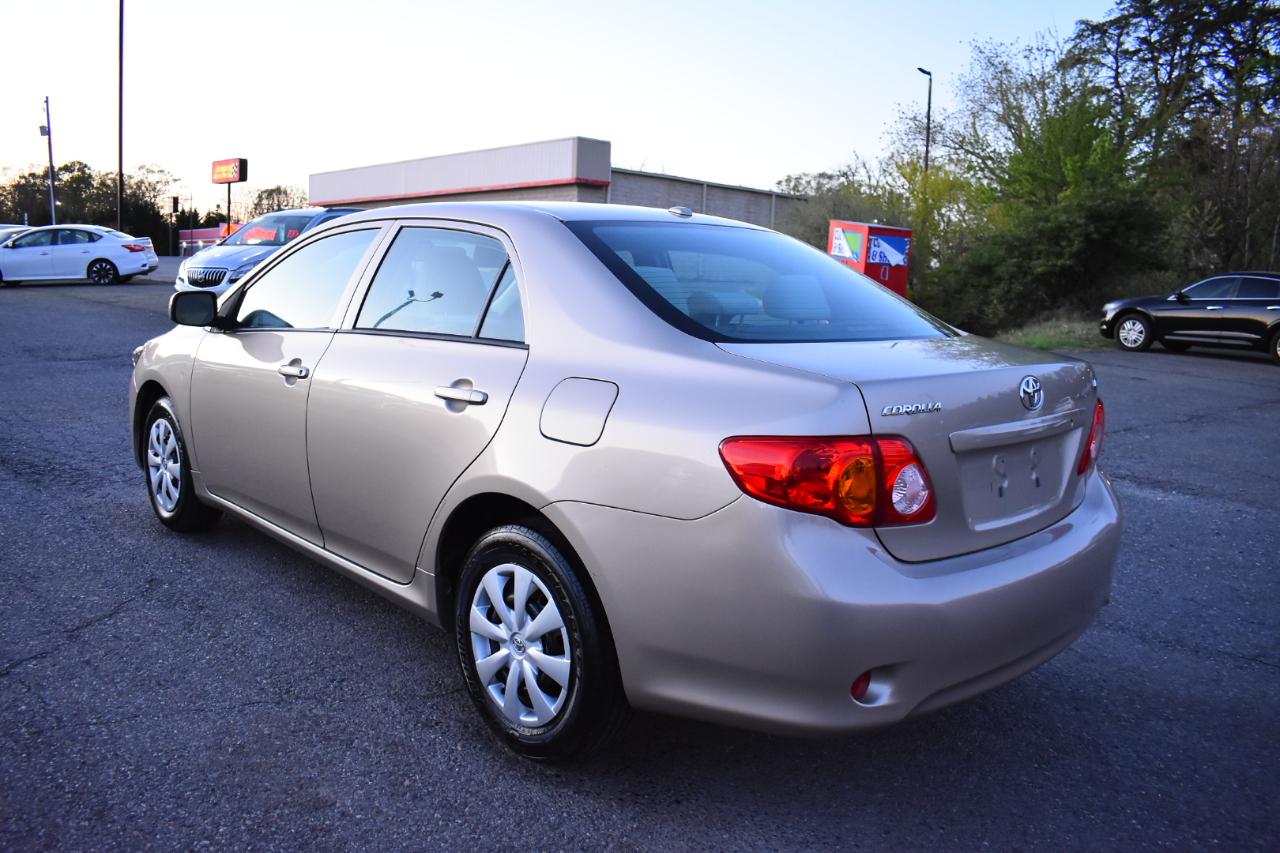 Toyota Corolla 4dr Sdn Man (Natl) 2010