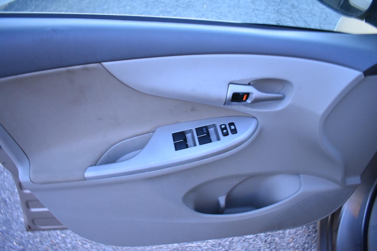 Toyota Corolla 4dr Sdn Man (Natl) 2010