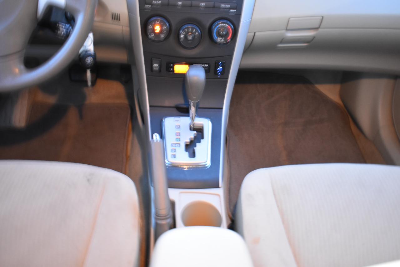 Toyota Corolla 4dr Sdn Man (Natl) 2010