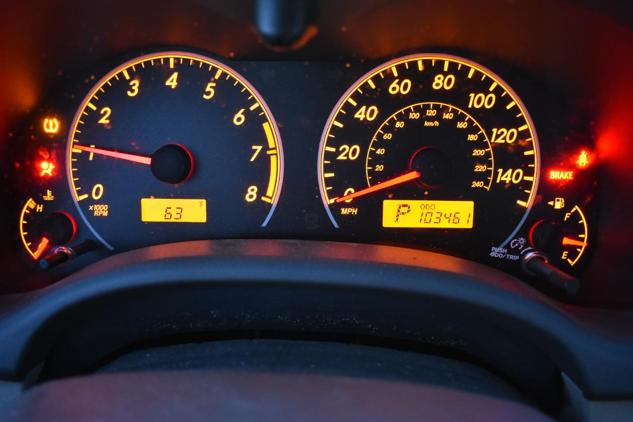 Toyota Corolla 4dr Sdn Man (Natl) 2010