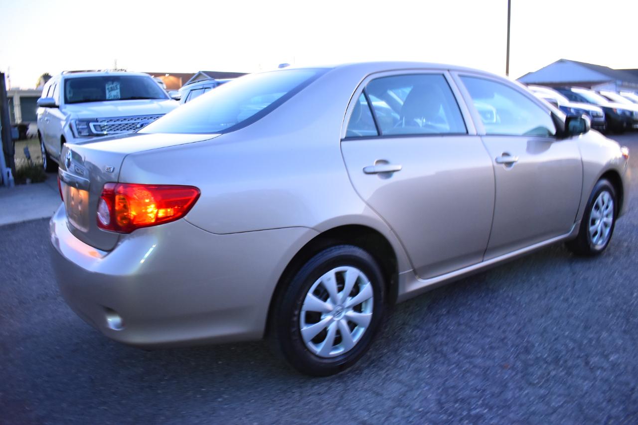 Toyota Corolla 4dr Sdn Man (Natl) 2010
