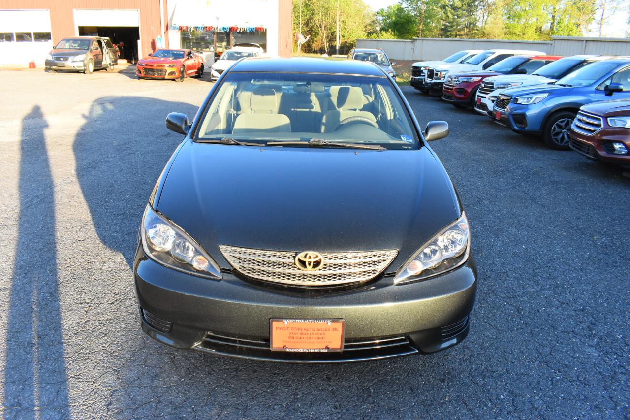 Toyota Camry 4dr Sdn XLE Auto (Natl) 2005