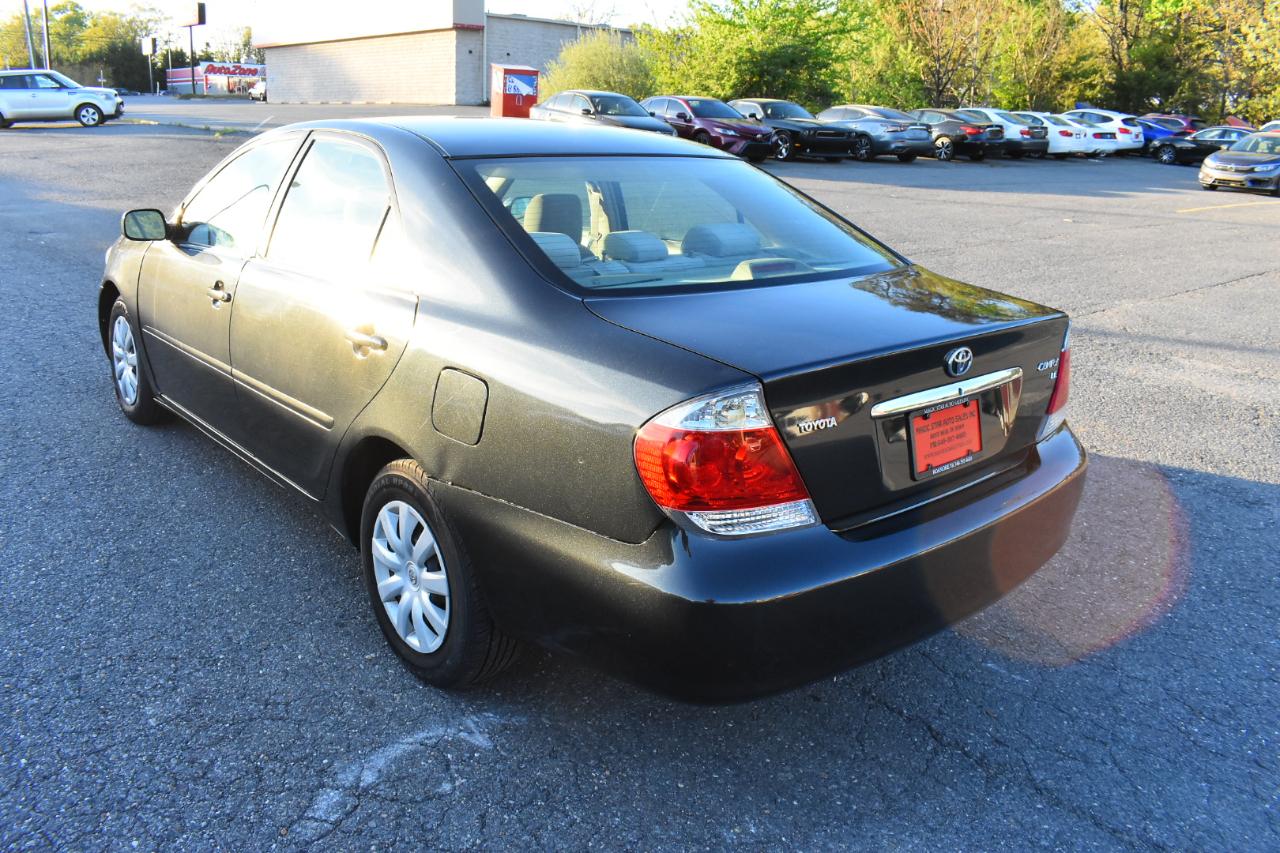 Toyota Camry 4dr Sdn XLE Auto (Natl) 2005