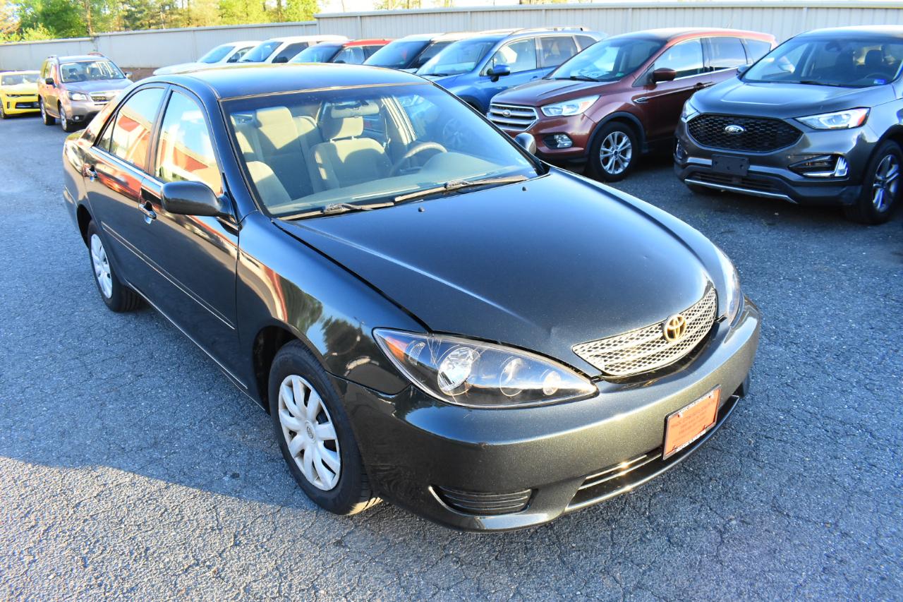 Toyota Camry 4dr Sdn XLE Auto (Natl) 2005