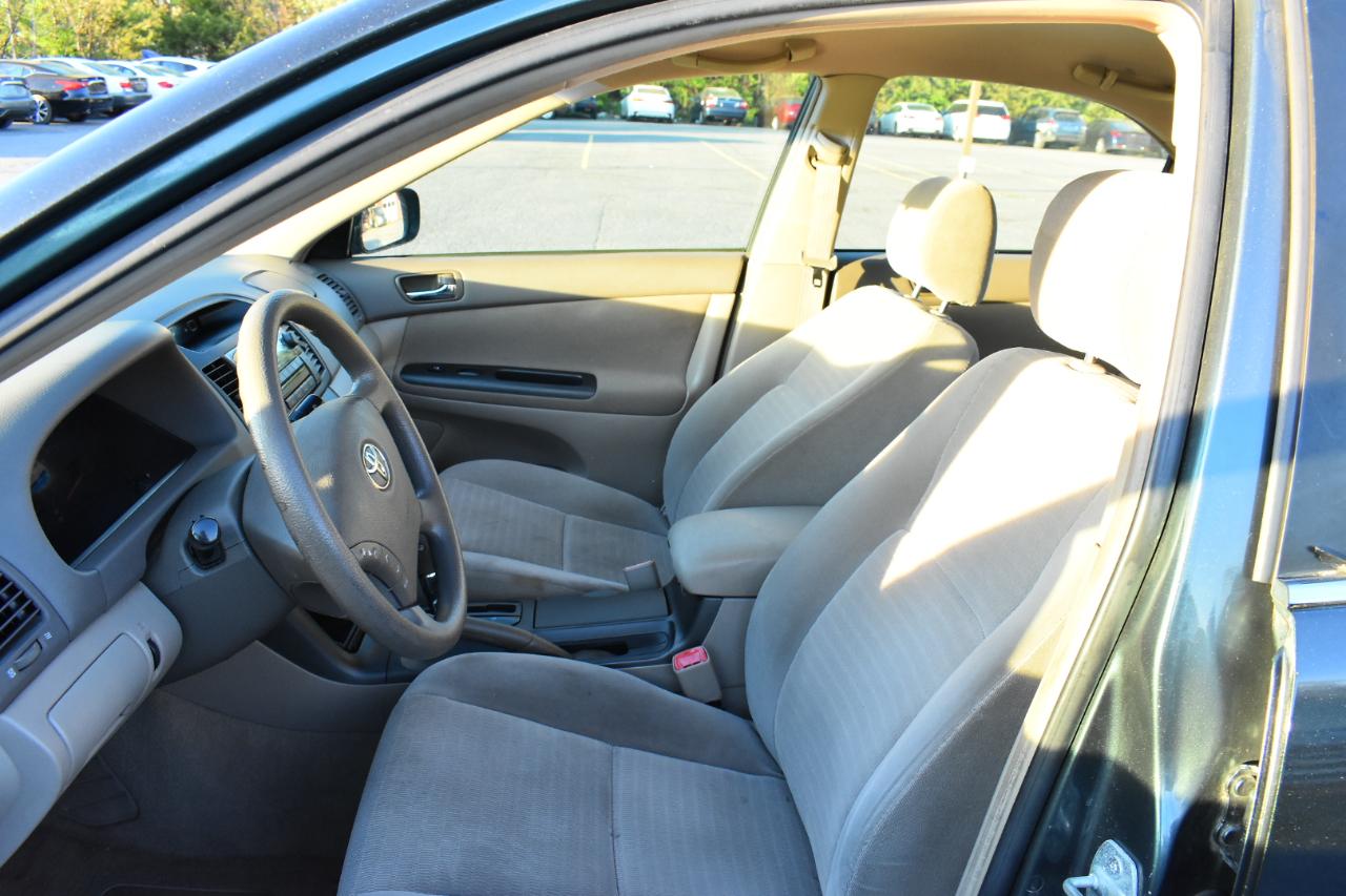 Toyota Camry 4dr Sdn XLE Auto (Natl) 2005