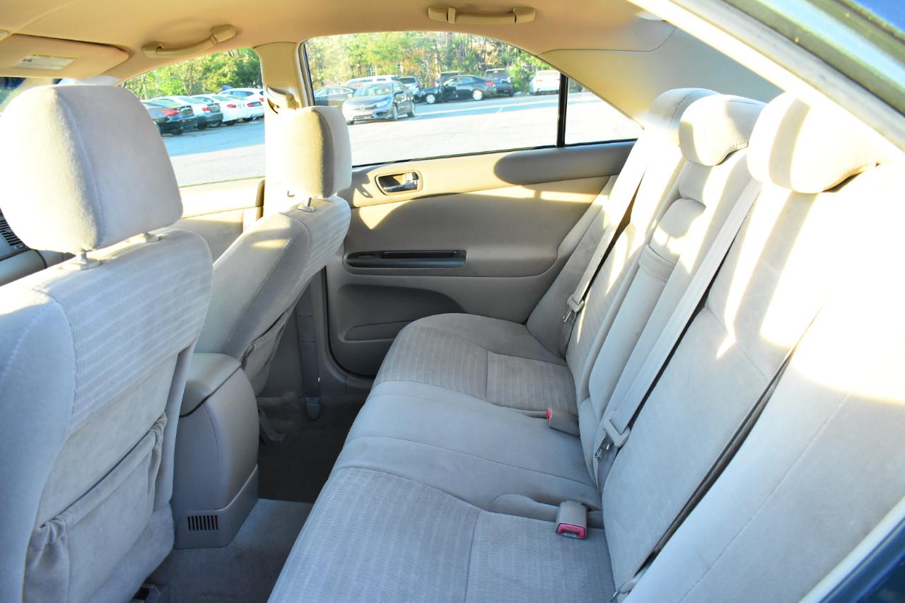 Toyota Camry 4dr Sdn XLE Auto (Natl) 2005