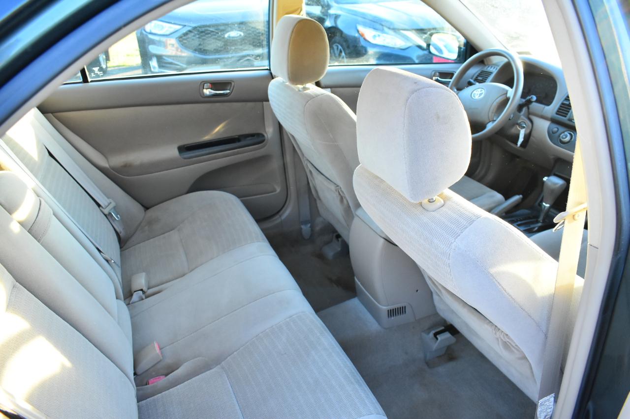 Toyota Camry 4dr Sdn XLE Auto (Natl) 2005