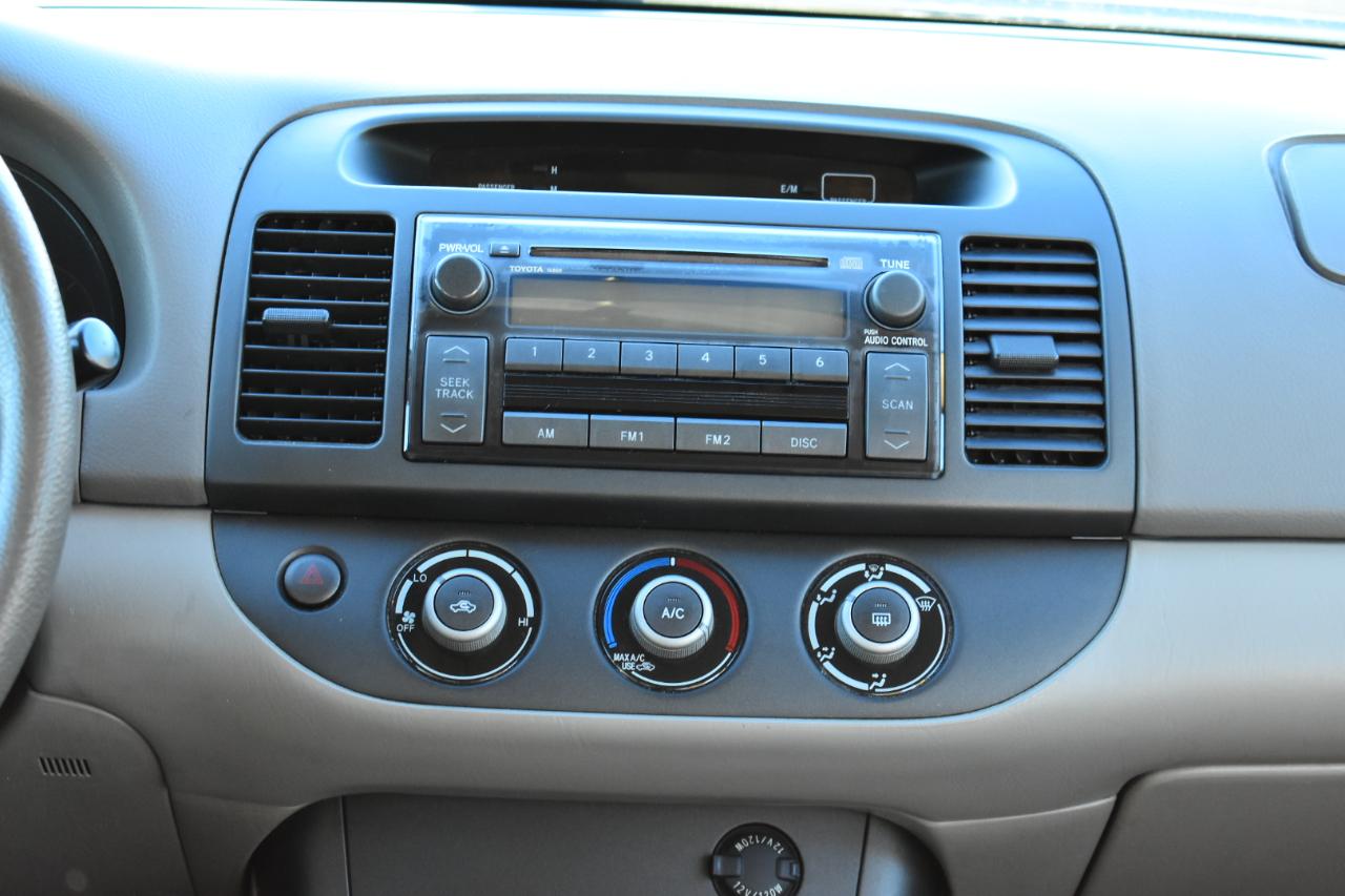 Toyota Camry 4dr Sdn XLE Auto (Natl) 2005