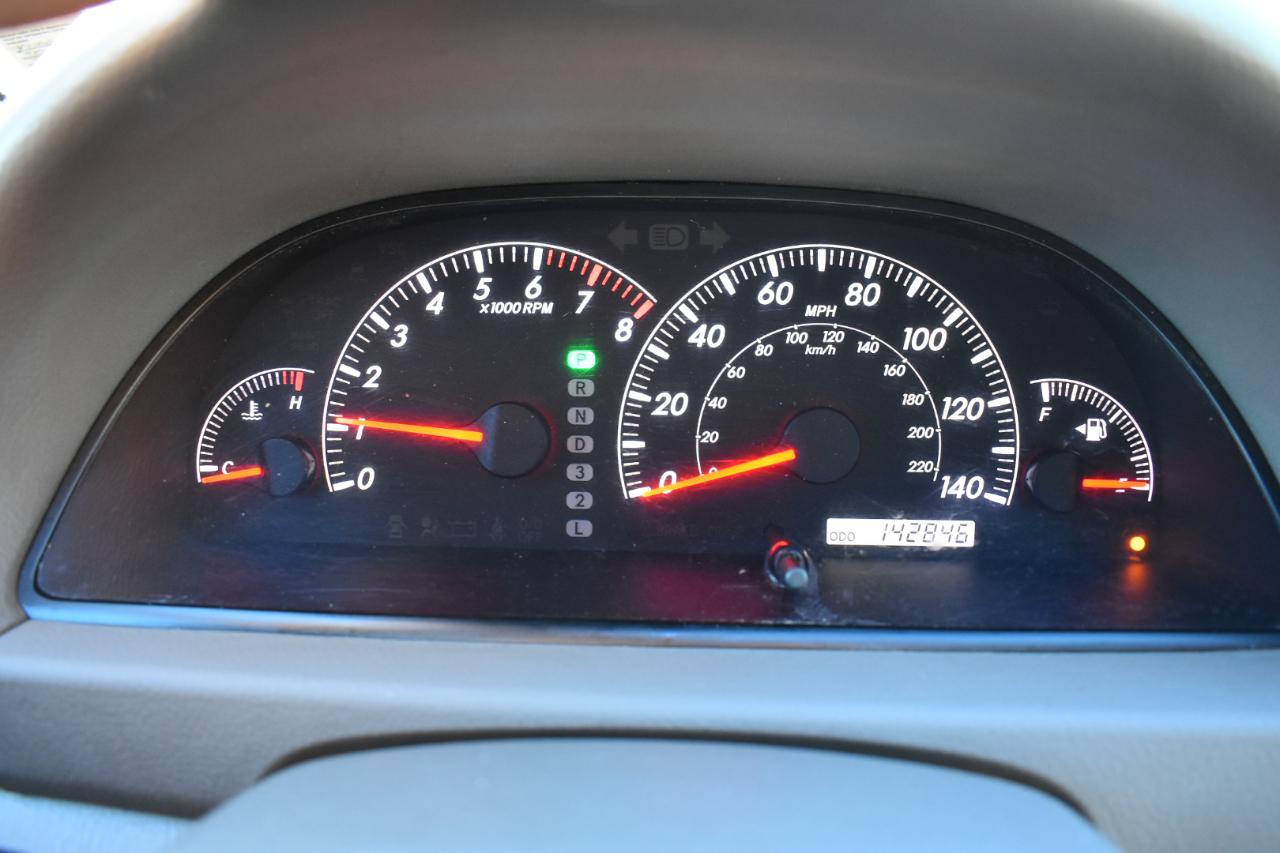 Toyota Camry 4dr Sdn XLE Auto (Natl) 2005