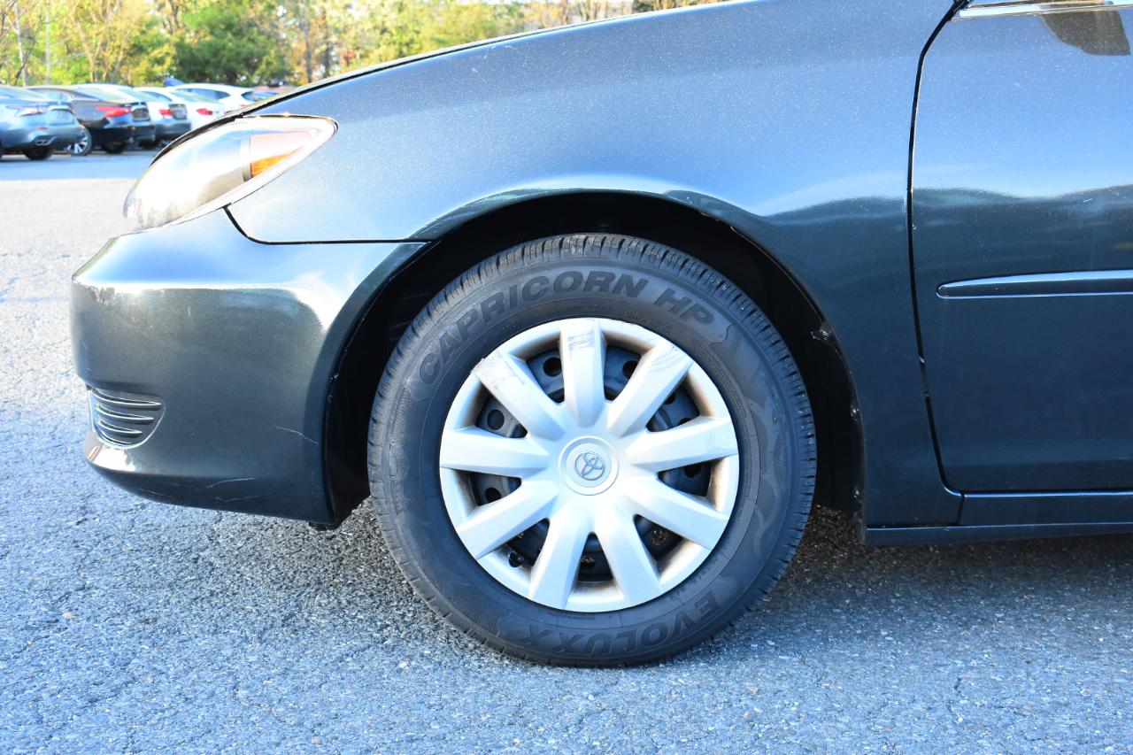 Toyota Camry 4dr Sdn XLE Auto (Natl) 2005