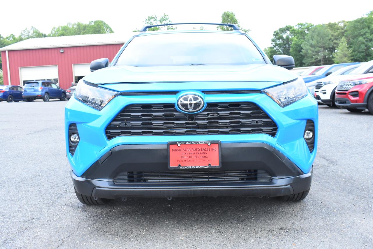 Toyota RAV4 LE FWD (Natl) 2020