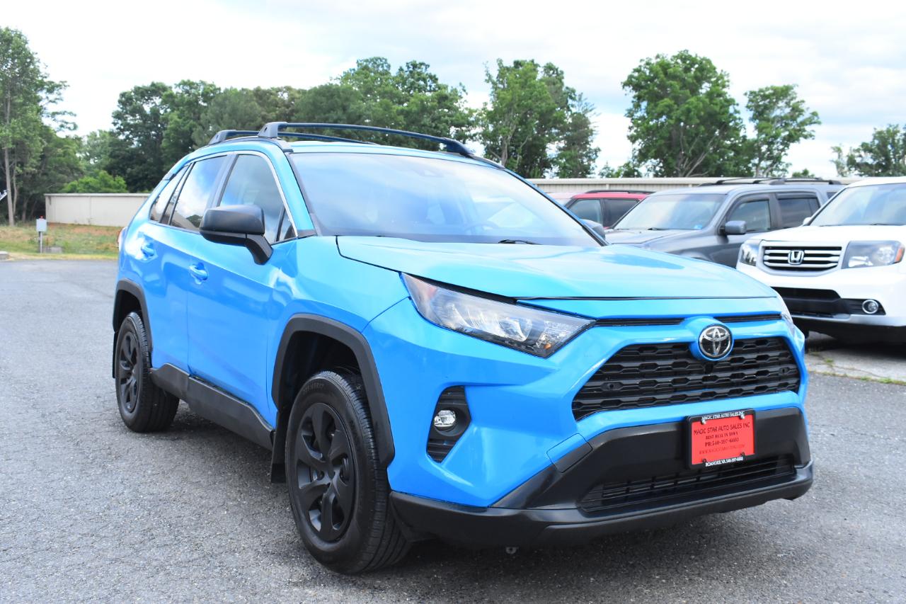 Toyota RAV4 LE FWD (Natl) 2020