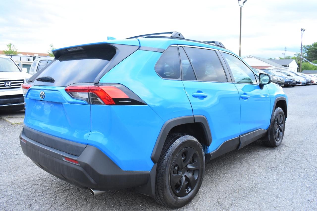 Toyota RAV4 LE FWD (Natl) 2020