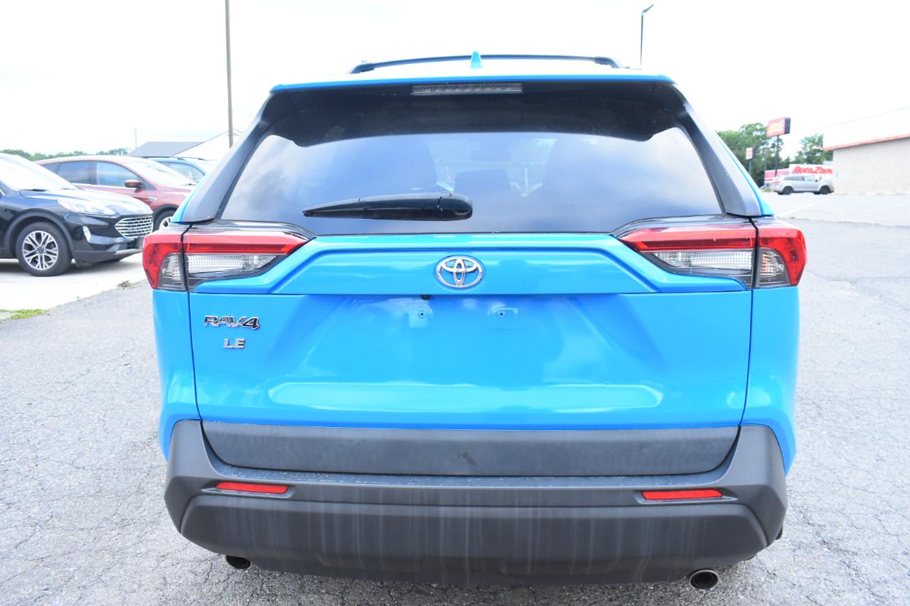 Toyota RAV4 LE FWD (Natl) 2020