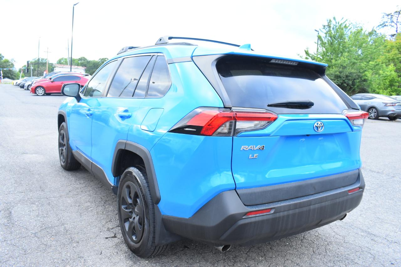 Toyota RAV4 LE FWD (Natl) 2020