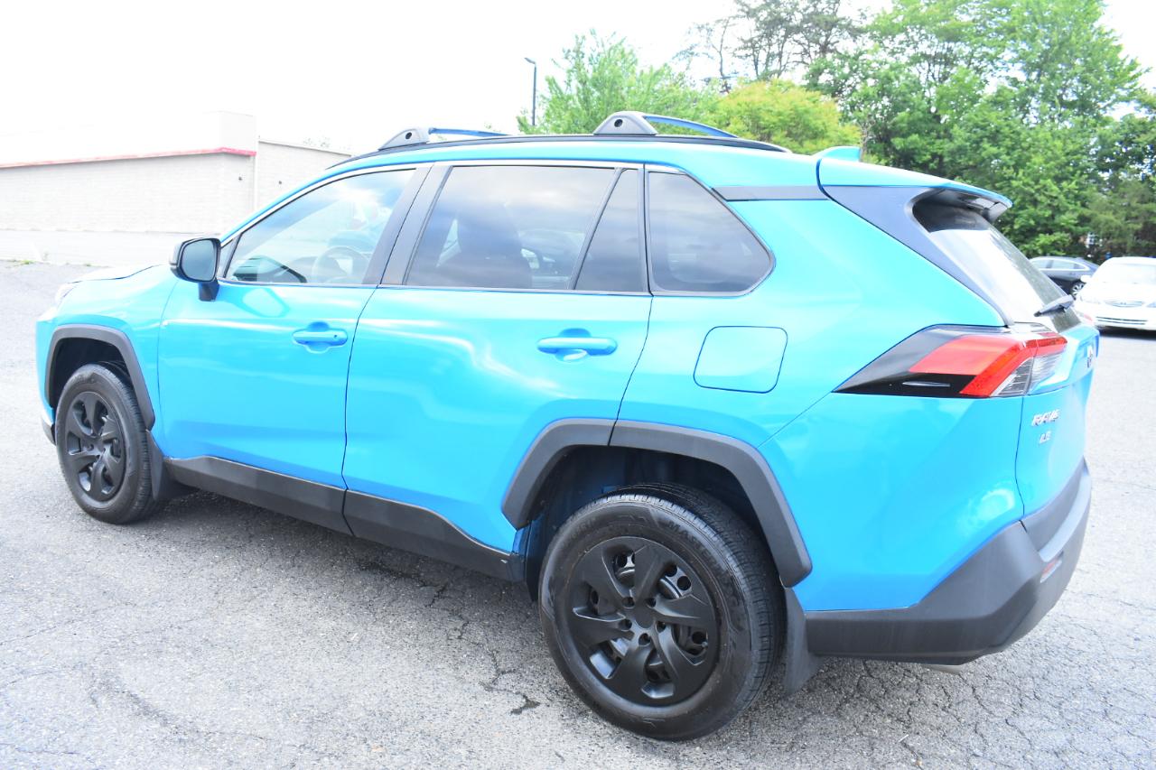 Toyota RAV4 LE FWD (Natl) 2020