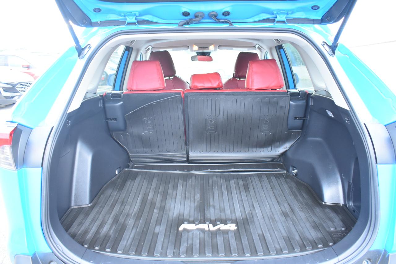 Toyota RAV4 LE FWD (Natl) 2020
