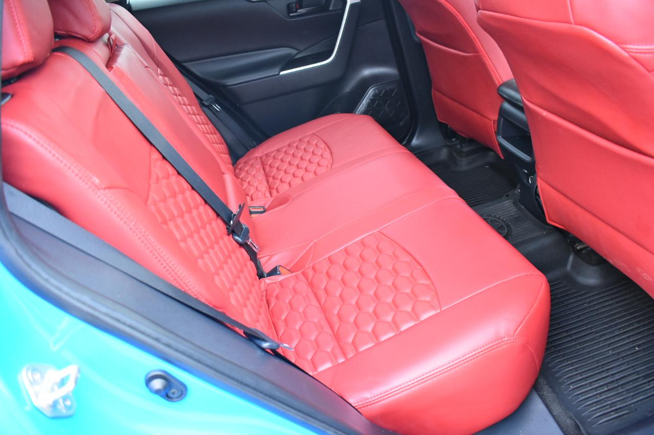 Toyota RAV4 LE FWD (Natl) 2020