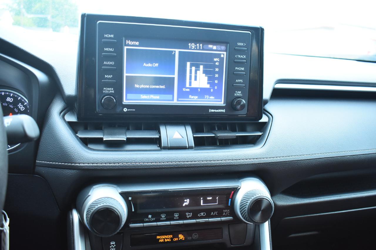 Toyota RAV4 LE FWD (Natl) 2020