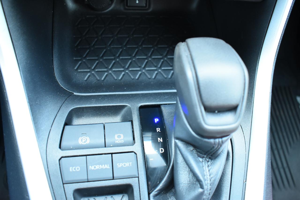 Toyota RAV4 LE FWD (Natl) 2020