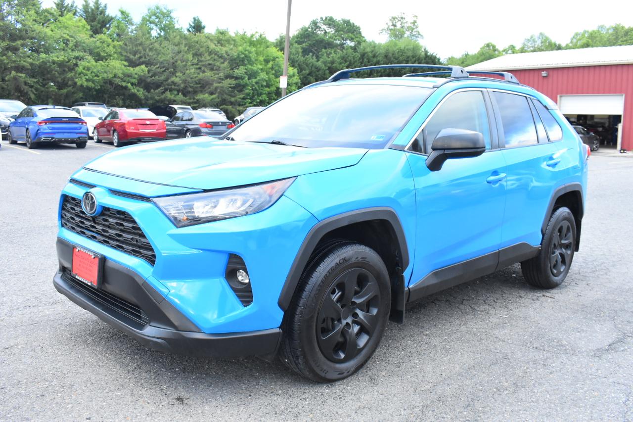 Toyota RAV4 LE FWD (Natl) 2020