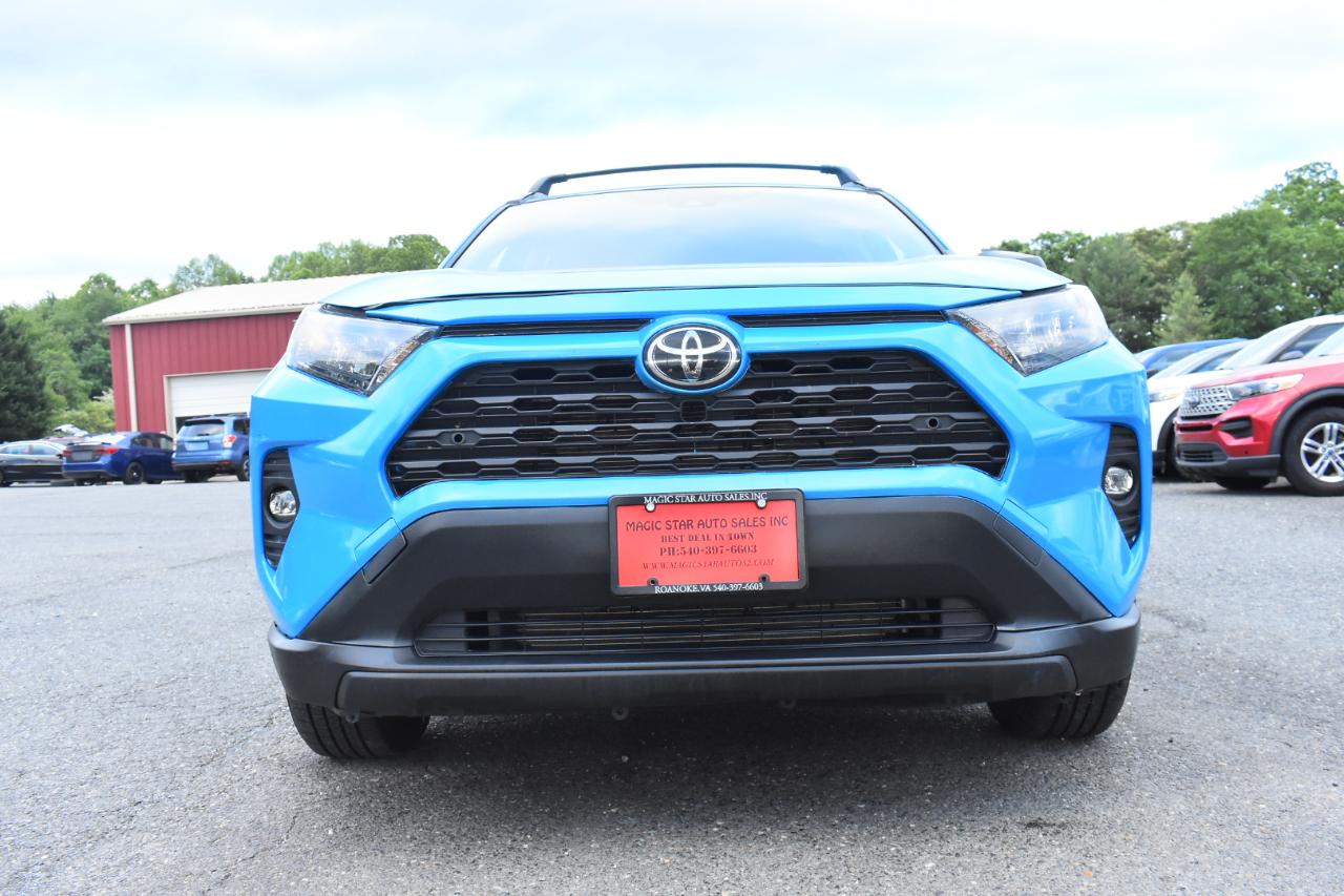 Toyota RAV4 LE FWD (Natl) 2020