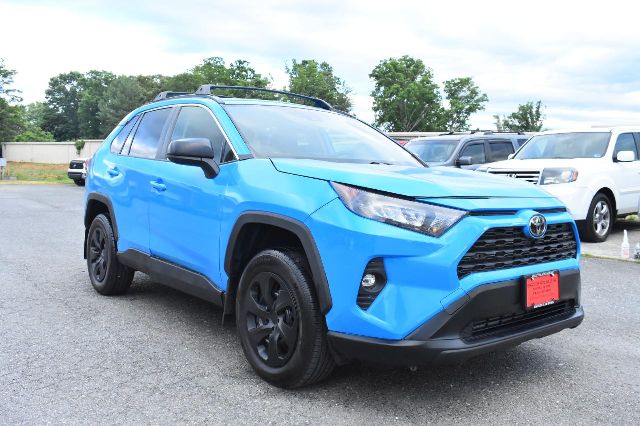 Toyota RAV4 LE FWD (Natl) 2020
