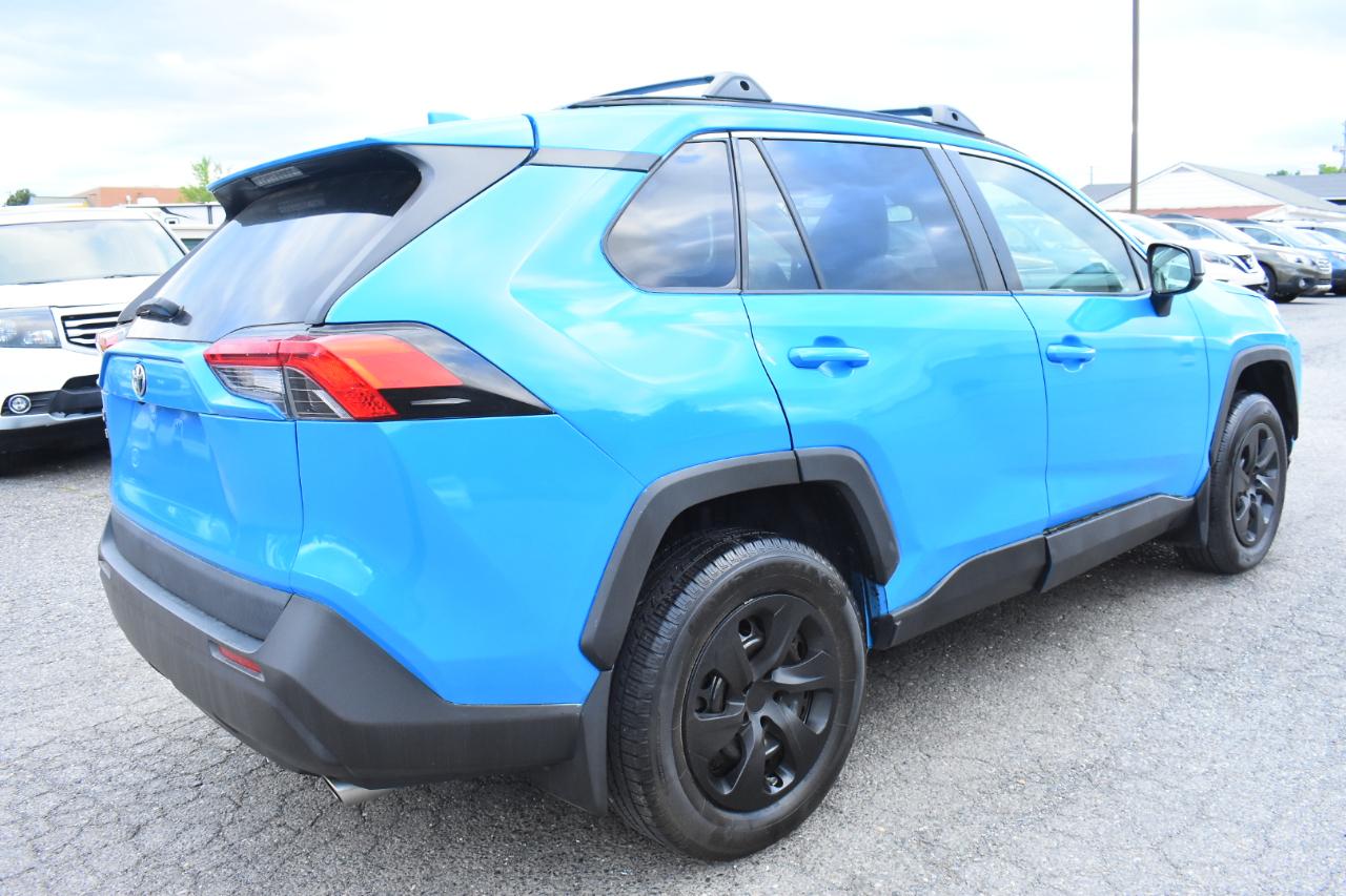 Toyota RAV4 LE FWD (Natl) 2020