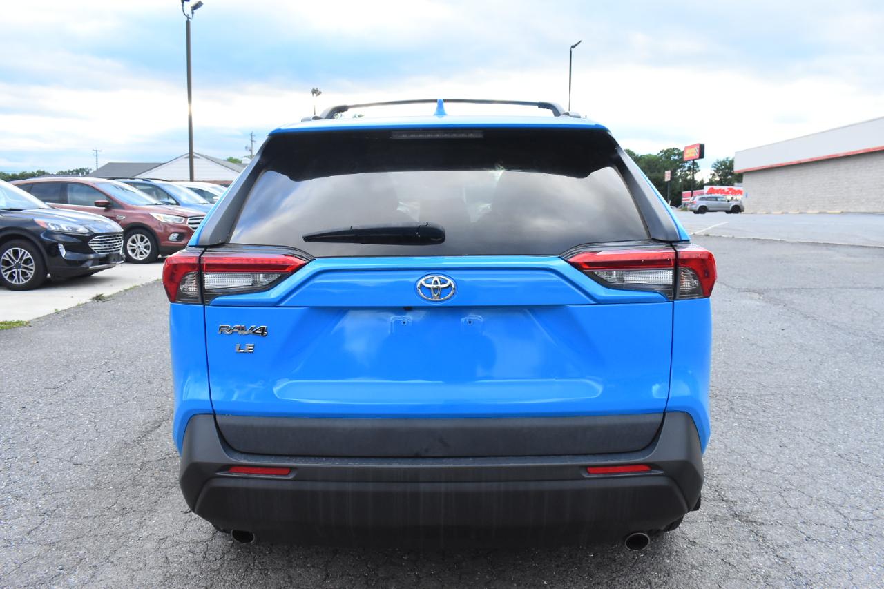 Toyota RAV4 LE FWD (Natl) 2020