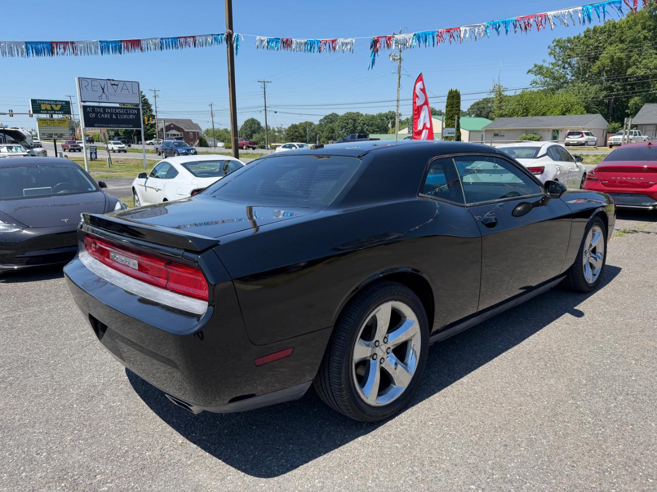 Dodge Challenger 2dr Cpe SXT Plus 2012