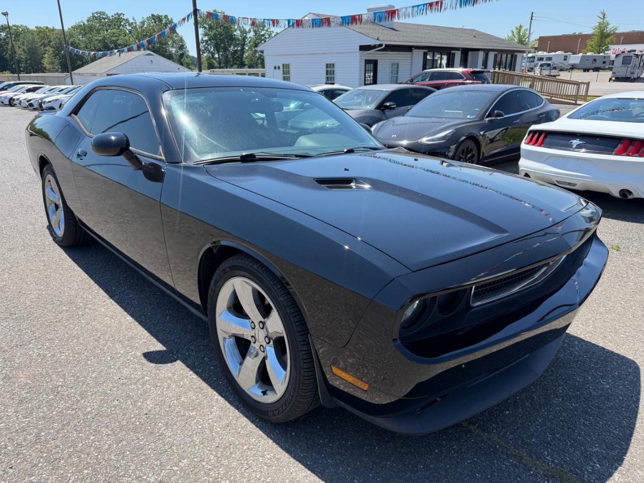 Dodge Challenger 2dr Cpe SXT Plus 2012