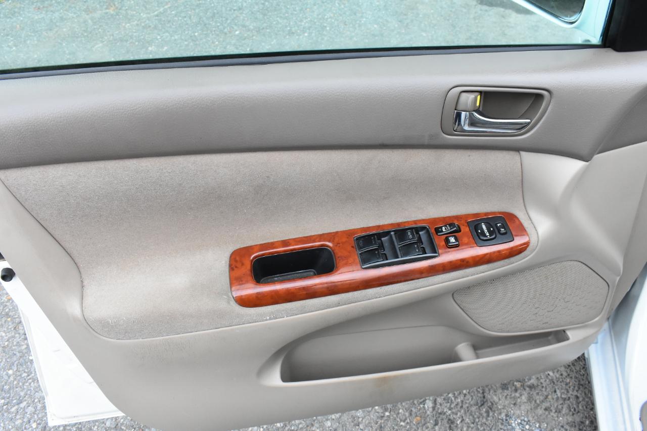 Toyota Camry 4dr Sdn XLE Auto (Natl) 2006