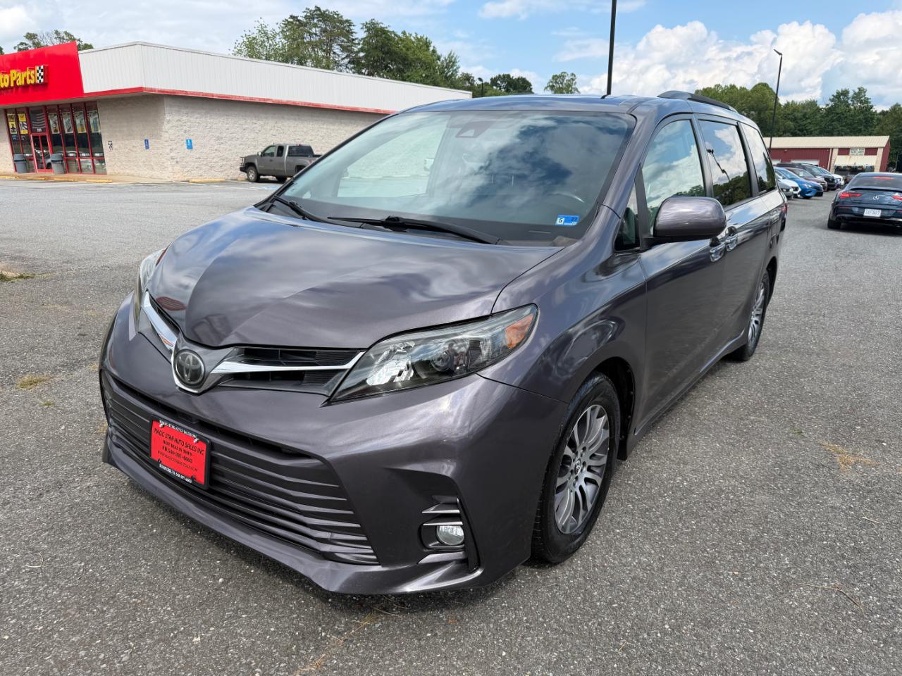 Toyota Sienna XLE Auto Access Seat FWD 7-Passenger (Natl) 2018