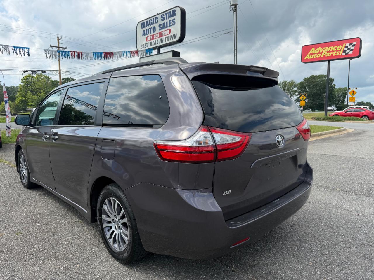 Toyota Sienna XLE Auto Access Seat FWD 7-Passenger (Natl) 2018