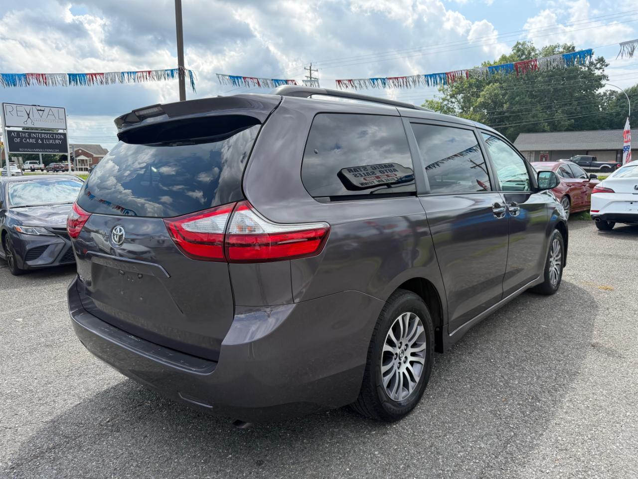 Toyota Sienna XLE Auto Access Seat FWD 7-Passenger (Natl) 2018