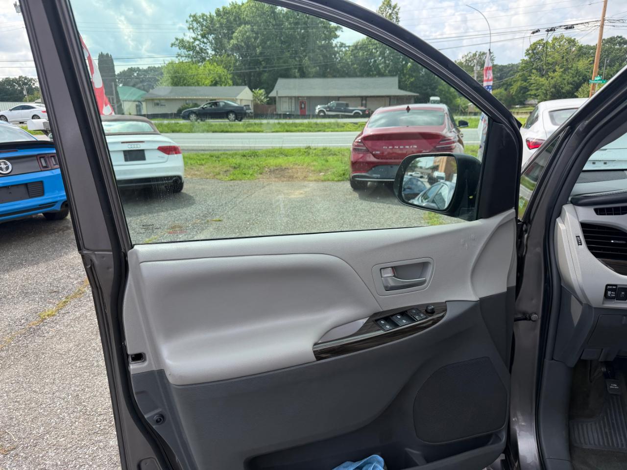 Toyota Sienna XLE Auto Access Seat FWD 7-Passenger (Natl) 2018