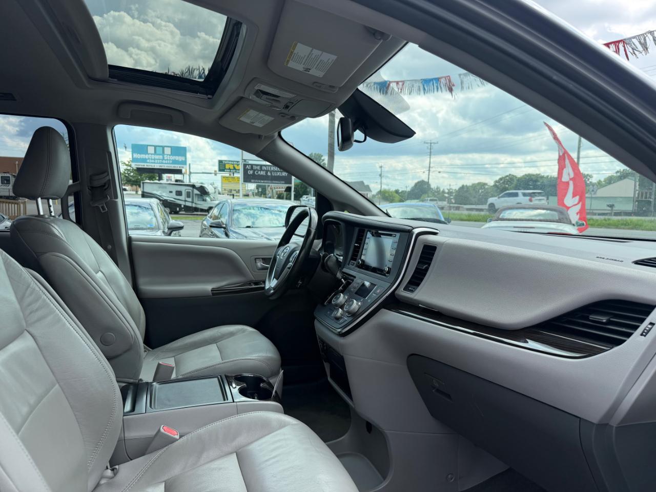 Toyota Sienna XLE Auto Access Seat FWD 7-Passenger (Natl) 2018