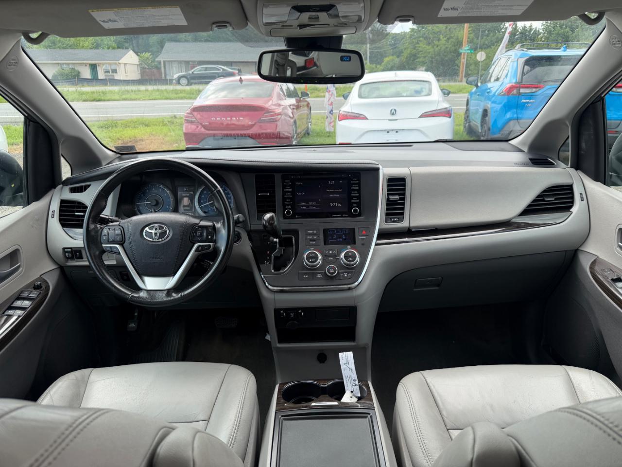 Toyota Sienna XLE Auto Access Seat FWD 7-Passenger (Natl) 2018