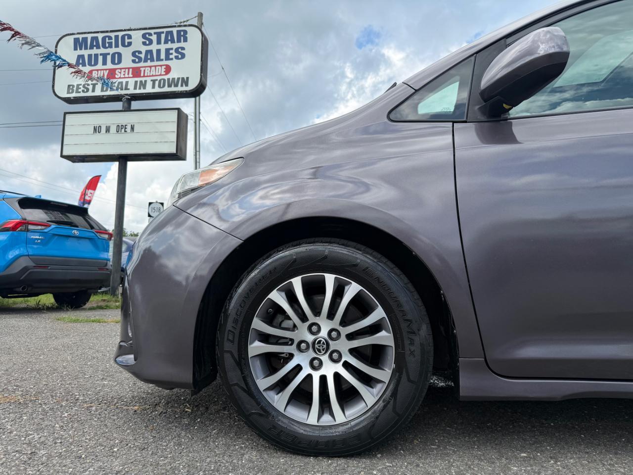Toyota Sienna XLE Auto Access Seat FWD 7-Passenger (Natl) 2018