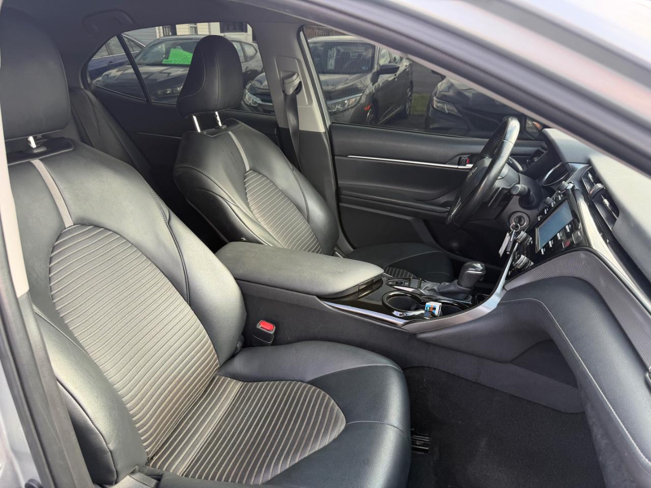 Toyota Camry SE Auto AWD (Natl) 2020