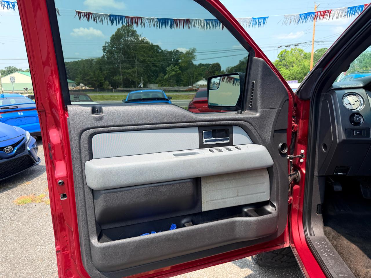 Ford F-150 4WD SuperCrew 145" Platinum 2013